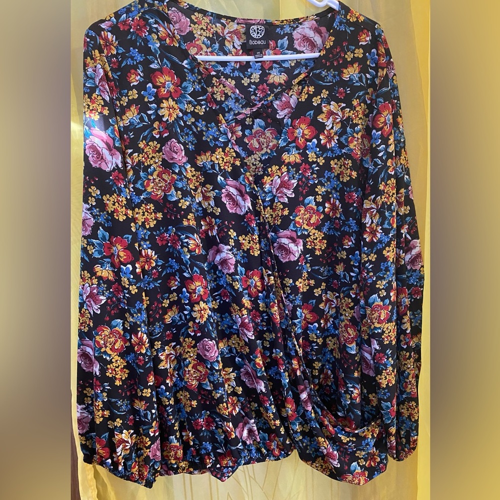 Bobeau brand 1x floral faux wrap blouse.